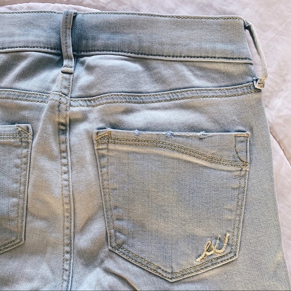 Light Wash Jean - Picture 5 of 8